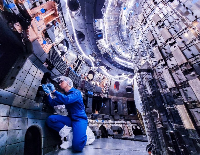 The DIII-D tokamak at General Atomics. Courtesy d3dfusion.org.