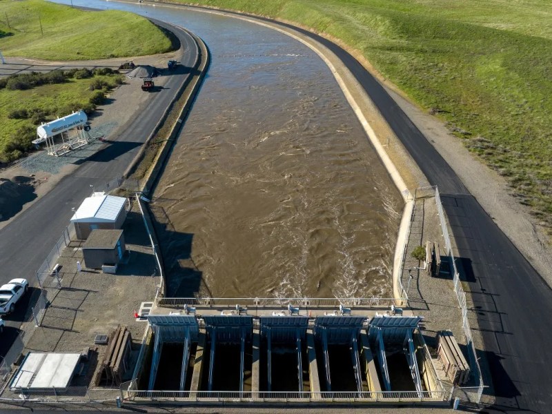California aqueduct fills with storm water